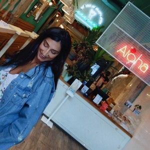 Meet your Posher, Crystal